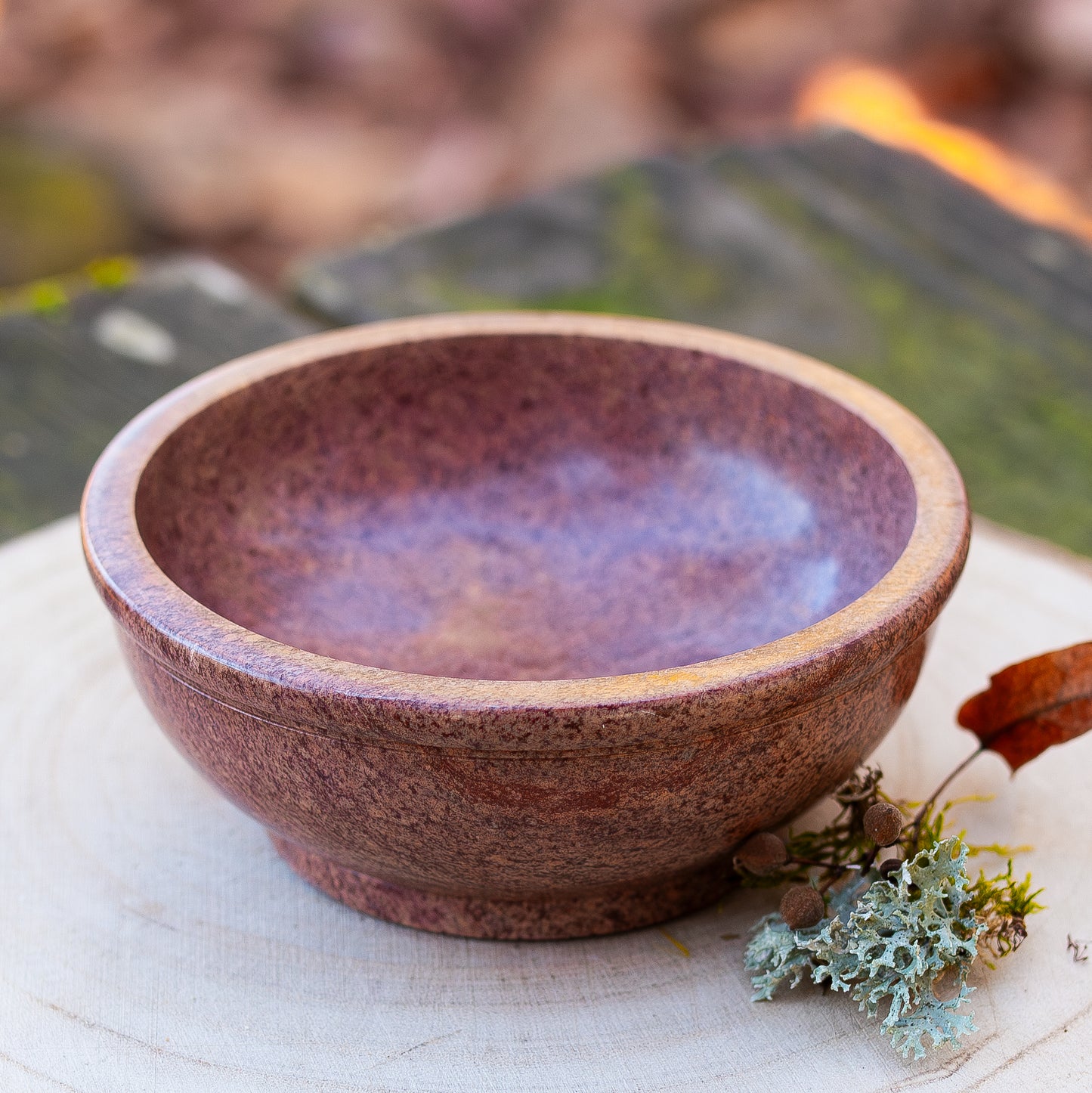Räucherschale aus braunem Speckstein – handgefertigtes Räucherzubehör für Smudging, Reinigungsrituale und Energiearbeit.